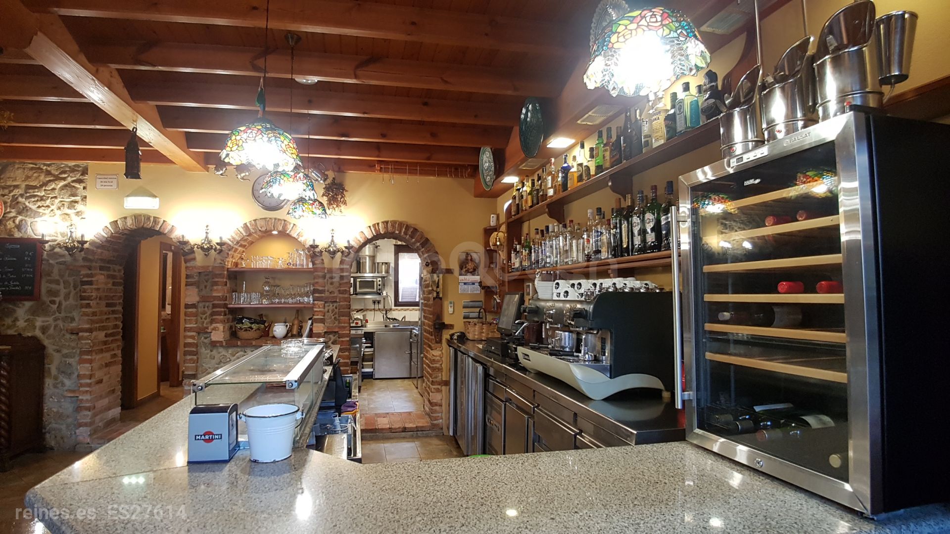 con accesoa  cocina completamente equipada y salida de humos